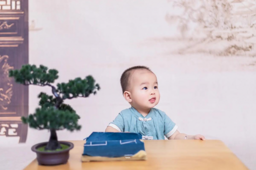 巴彦淖尔市三个月宝宝抬头不稳